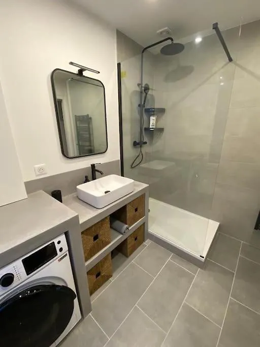 Bright Modern Apartment, 2 Bedrooms, 6 Guests Paris Apartamento