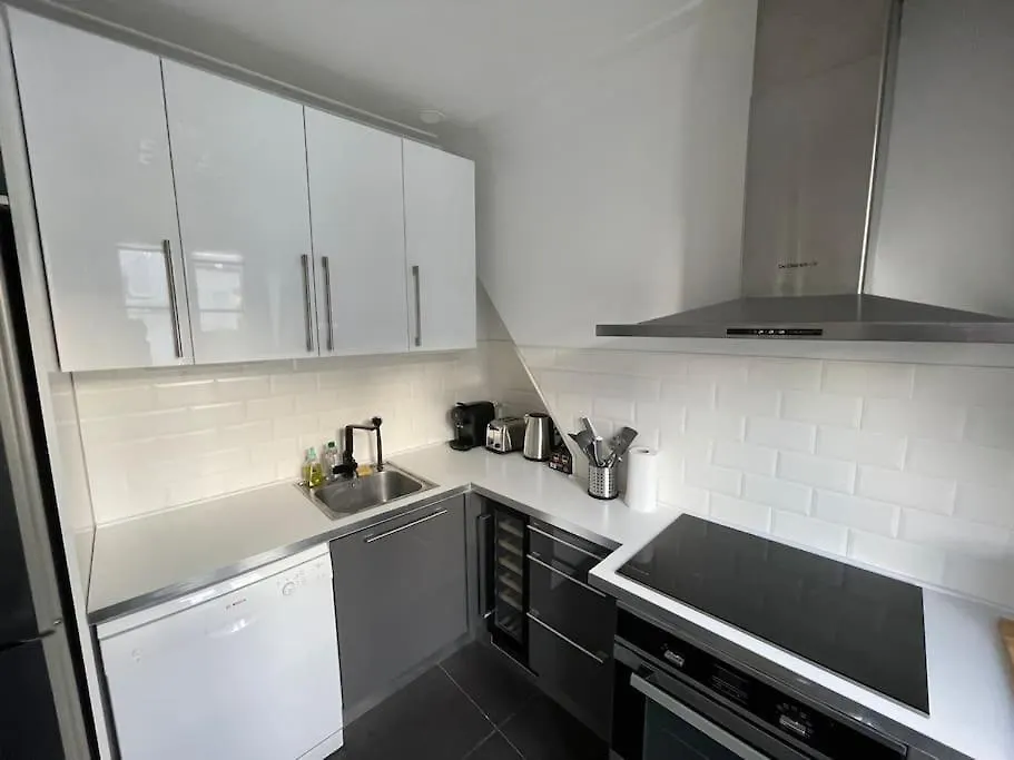 Apartamento Bright Modern Apartment, 2 Bedrooms, 6 Guests Paris França
