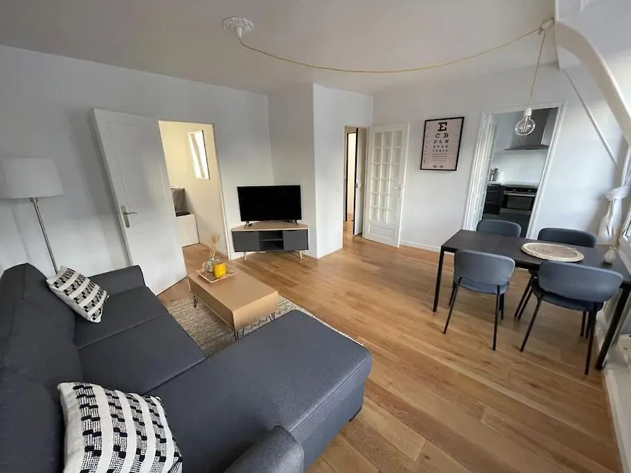 Bright Modern Apartment, 2 Bedrooms, 6 Guests Paris 0*,  France