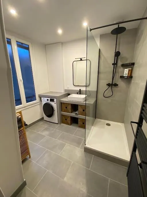 Bright Modern Apartment, 2 Bedrooms, 6 Guests Paris