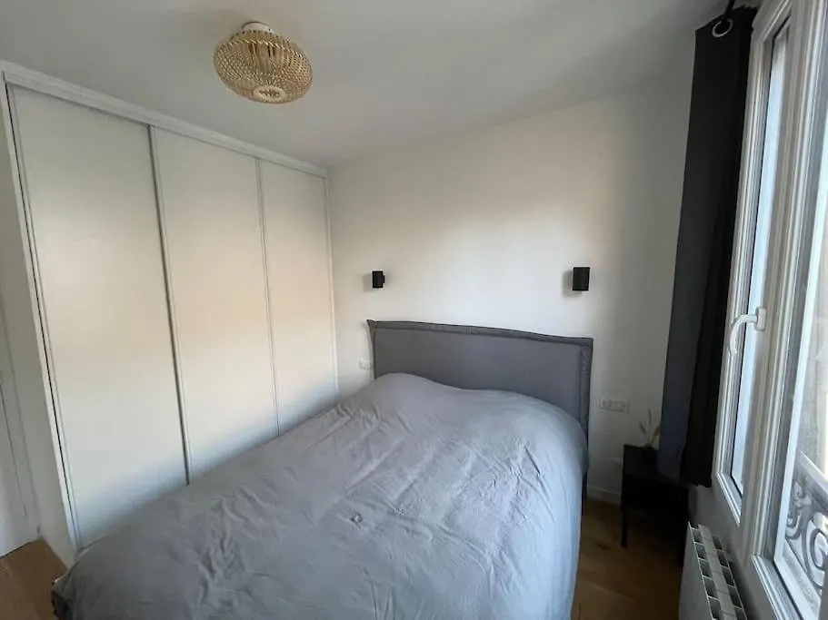 Bright Modern Apartment, 2 Bedrooms, 6 Guests Paris Apartment