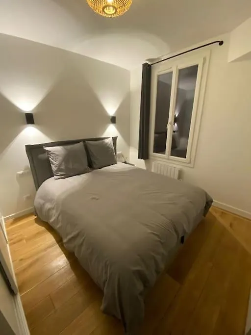 Bright Modern Apartment, 2 Bedrooms, 6 Guests Paris France